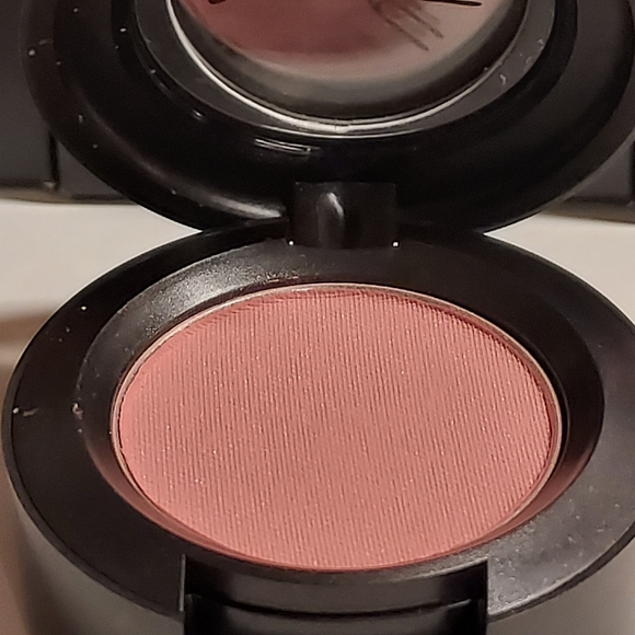 MAC Eyeshadow *SHELL PEACH SATIN* - Picture 3 of 5